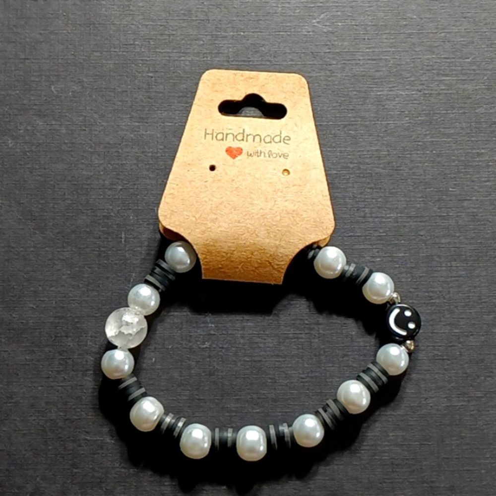 Lauriyana's handmade bracelet: Pearly smile